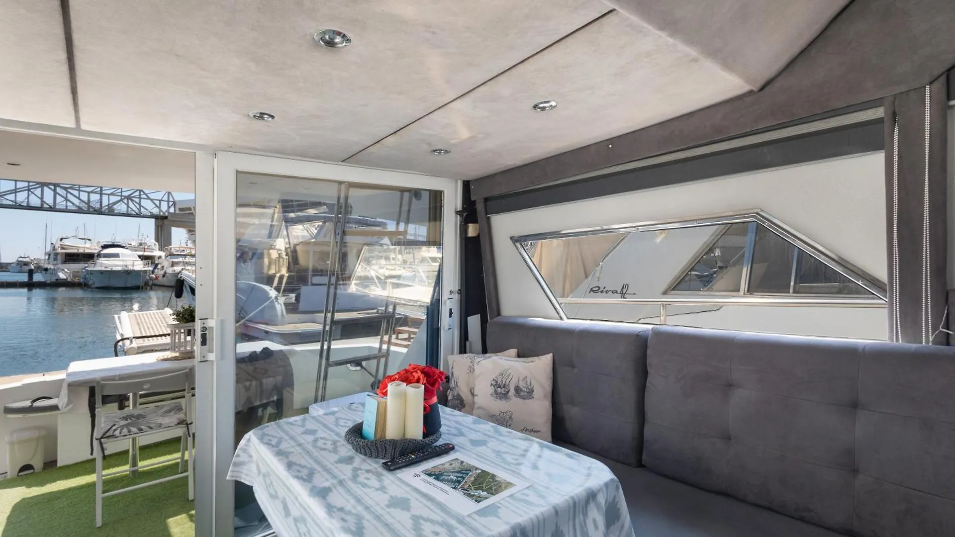 Botel Barco Muy Romantico Con Parking Barcelona